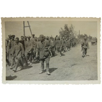 La colonne des prisonniers de guerre soviétiques. 1941, Viazma. Espenlaub militaria